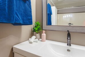 Hair dryer, towels - The Ridge | Ski-In Ski-Out Condo w/ Free Parking (Big White)