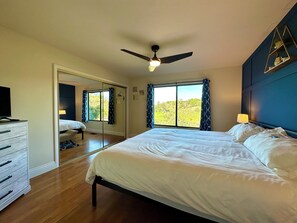 5 bedrooms, iron/ironing board, travel crib, WiFi - Villa with Guesthouse, Pool Oasis, Pickleball Court (San Diego County)