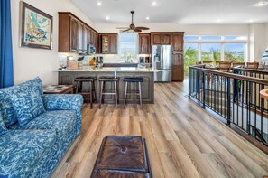 TV, DVD-spiller og stereoanlegg