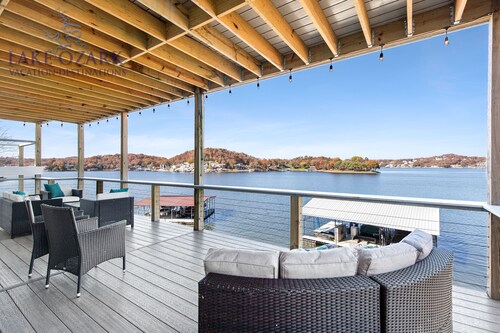 BARE FEET RETREAT! Swim Dock, 5 Decks, Elevator, Gaming Room, Bagnell Dam Strip!