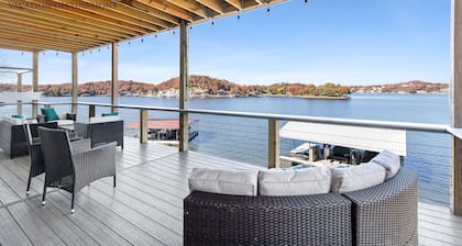 BARE FEET RETREAT! Swim Dock, 5 Decks, Elevator, Gaming Room, Bagnell Dam Strip!
