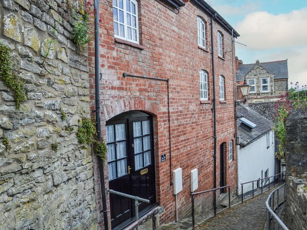 Exterior - Lovely apartment in a Grade II listed property in the heart of Builth Wells. (Builth wells)