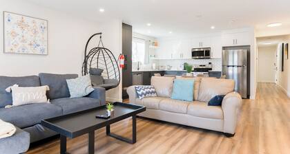 Nordic SPA Retreat, Hot Tub, Sleeps 8, Near Downtown and 15 min to the Airport!
