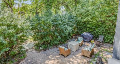 Modern 3 bed, 2 bath with an Unbeatable location and HOT TUB!
