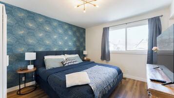 3 bedrooms, in-room safe, desk, iron/ironing board