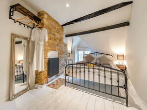 2 bedrooms, free WiFi, bed sheets - A charming and characterful Cotswold cottage in the heart of a quaint village. (Milton-Under-Wychwood)