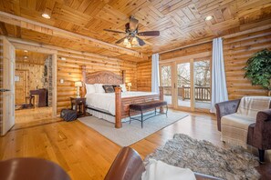 7 dormitorios, escritorio, tabla de planchar con plancha y cuna de viaje