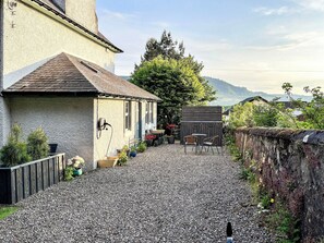 Outdoor dining - 1 bedroom accommodation in Aberfeldy (Aberfeldy)