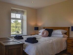4 bedrooms, WiFi, bed sheets