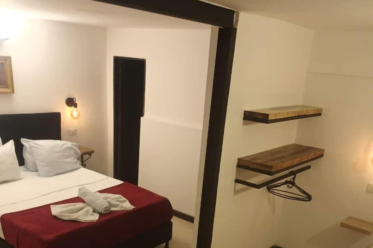 Phòng 3 dành cho gia đình | Két bảo mật tại phòng, trang trí khác biệt, bàn