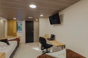 Basic Twin Room - Casa Los Naranjos Hostal (Medellín)