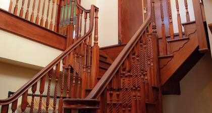 6 bedroom accommodation in Glanaman, near Llandeilo