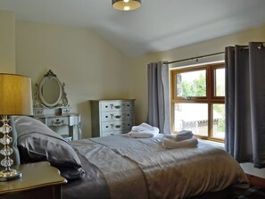 3 bedrooms, free WiFi, bed sheets
