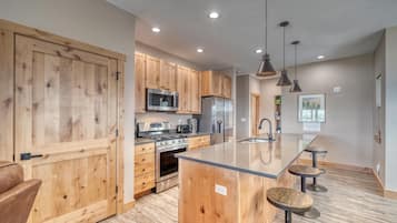 Kjøleskap, mikrobølgeovn, ovn og oppvaskmaskin