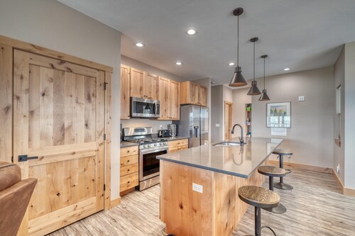 Midgarth Hus- Brand New PET FRIENDLY home minutes to Copper & Ski Cooper!