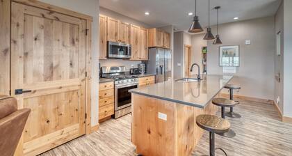 Midgarth Hus- Brand New PET FRIENDLY home minutes to Copper & Ski Cooper!