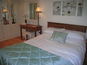 1 quarto, Wi-Fi de cortesia, roupa de cama