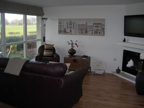 TV - Luxurious ground floor apartment in idyllic setting between Lakes and Dales. (Kirkby Lonsdale)