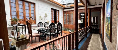 35 インチのLED テレビ (ケーブル放送視聴可)、テレビ