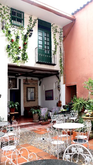 Terrace/patio - Hotel Galería Casa de La Luz   (Bogotá)