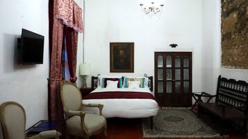 1 habitación, cubrecamas, colchones con pillow-top y minibar