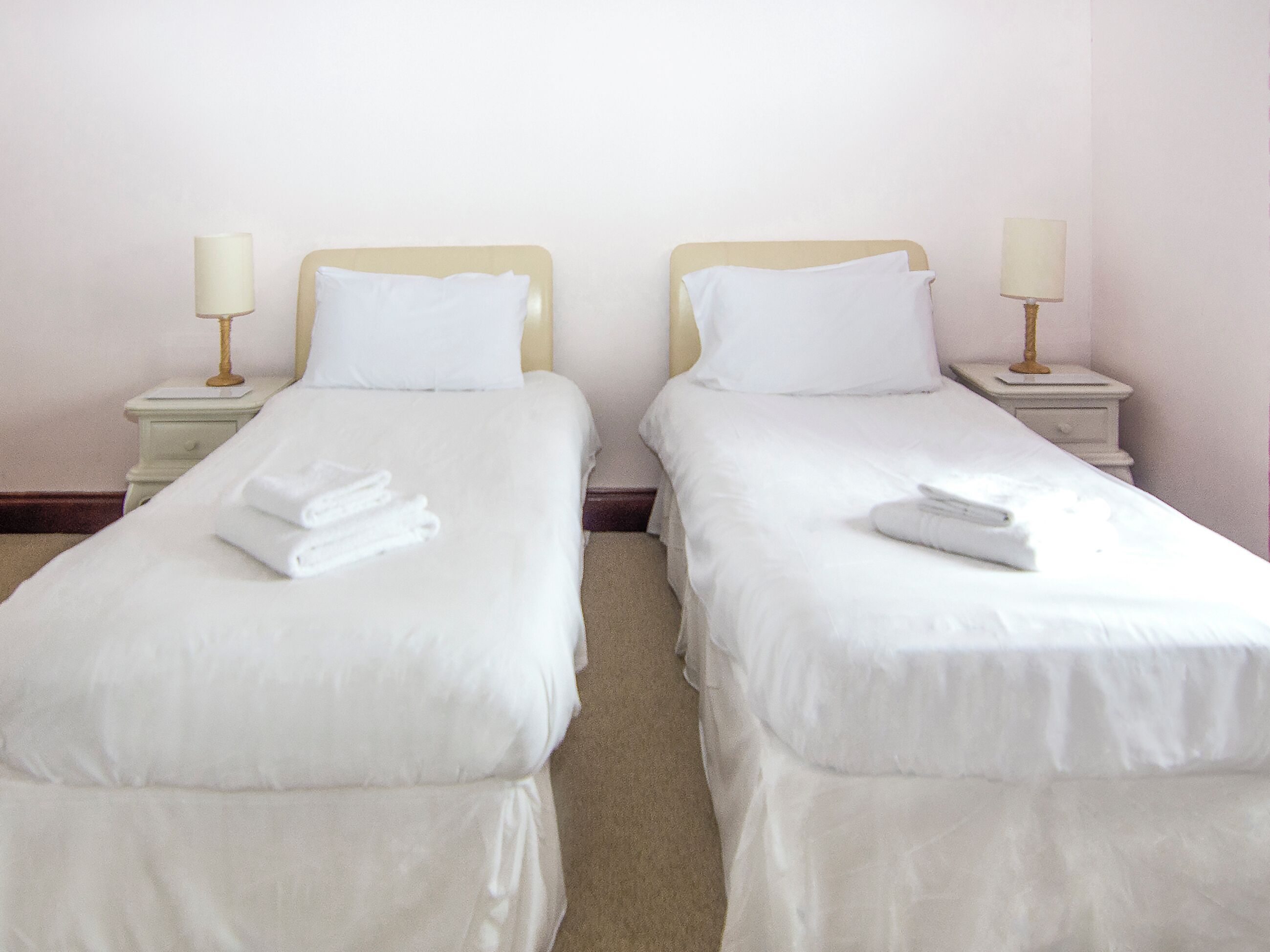 5 bedrooms, free WiFi, bed sheets