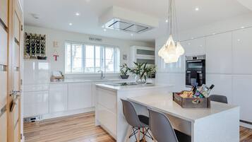 Dishwasher, high chair