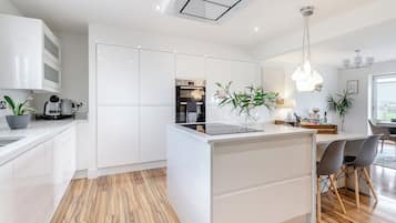 Astianpesukone, syöttötuoli