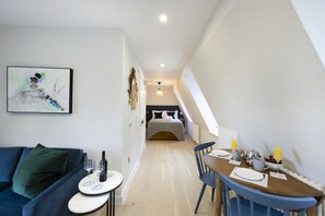 Interior - Elegant Studio on Rose South (Edinburgh)