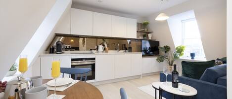 Kühlschrank, Ofen, Herdplatte, Geschirrspüler