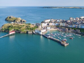 Marina - Great for family get-togethers and within walking distance to the beach. (Penally)