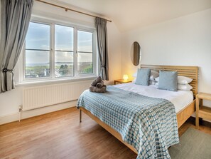 4 bedrooms, free WiFi, bed sheets