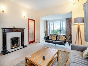 Living area - Great for family get-togethers and within walking distance to the beach. (Penally)