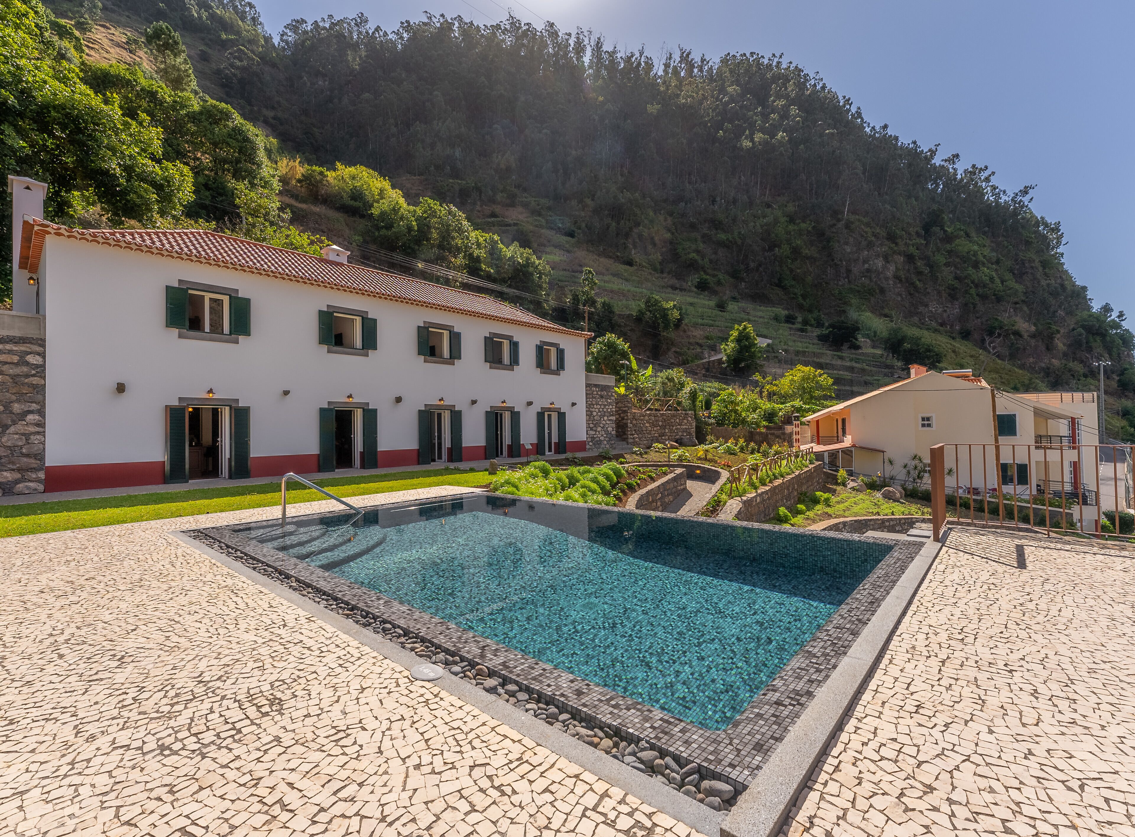 Et oppvarmet basseng