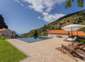 A heated pool - Solar dos Reis 2, double room with breakfast (Ribeira Brava)