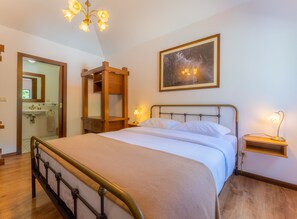1 bedroom, travel cot, WiFi, bed sheets - Solar dos Reis 2, double room with breakfast (Ribeira Brava)