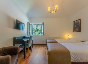 1 bedroom, travel cot, WiFi, bed sheets - Solar dos Reis 3, double room with breakfast (Ribeira Brava)