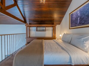 Travel cot, WiFi, bed sheets - Solar dos Reis 7, studio for holidays with breakfast (Ribeira Brava)