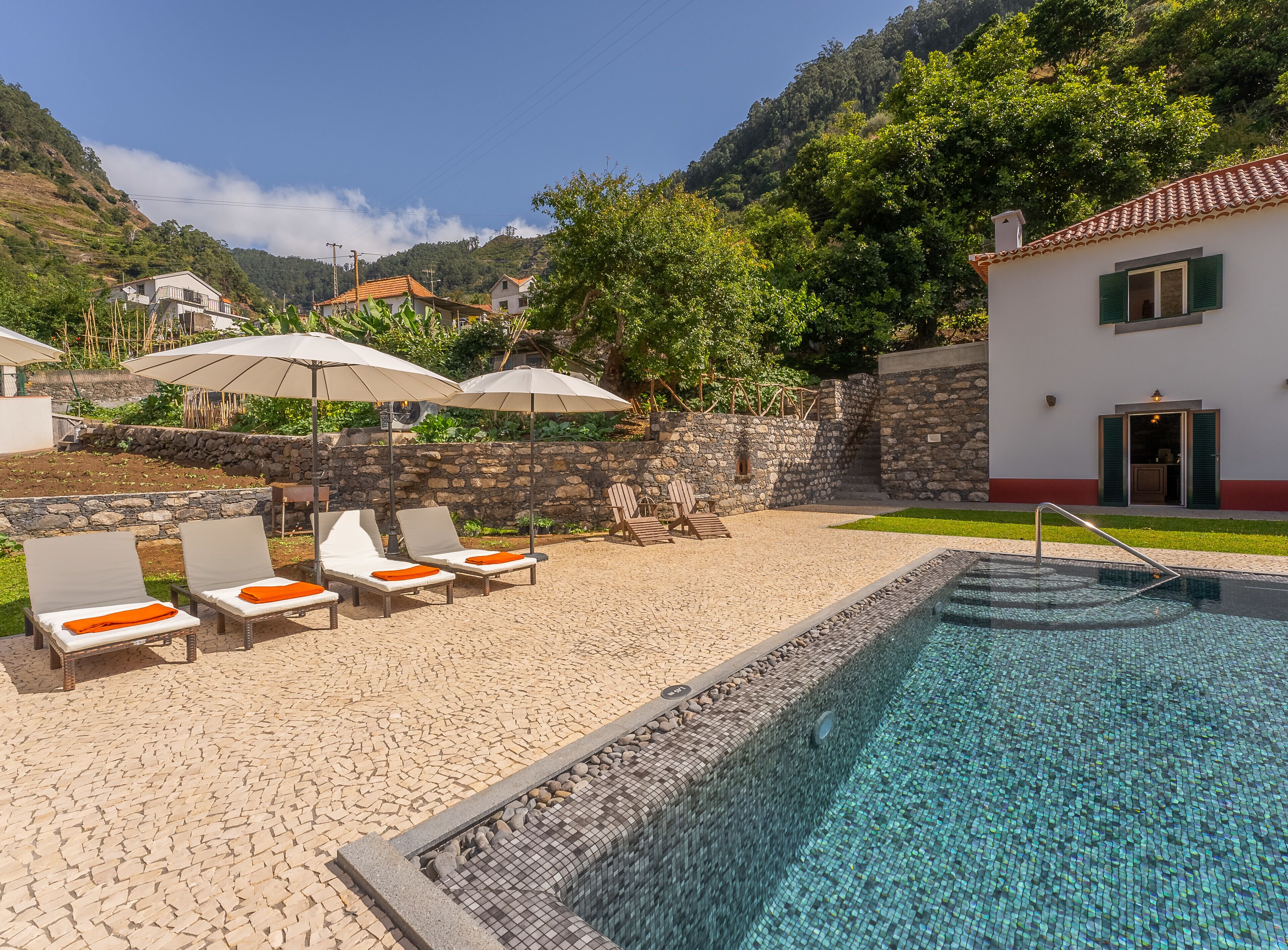 Et oppvarmet basseng