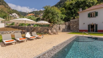 Et oppvarmet basseng