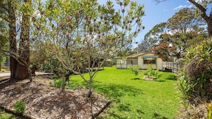 Property grounds - Callala Calm - Pet Friendly - 5 Mins Walk to Beach (Callala Bay)