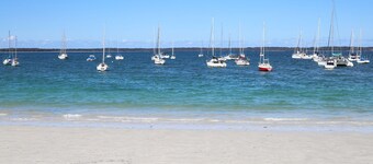 Callala Calm - Pet Friendly - 5 Mins Walk to Beach