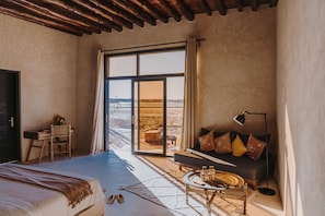 Premium bedding, in-room safe, laptop workspace, iron/ironing board
