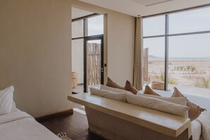 Hochwertige Bettwaren, Zimmersafe, Bügeleisen/Bügelbrett