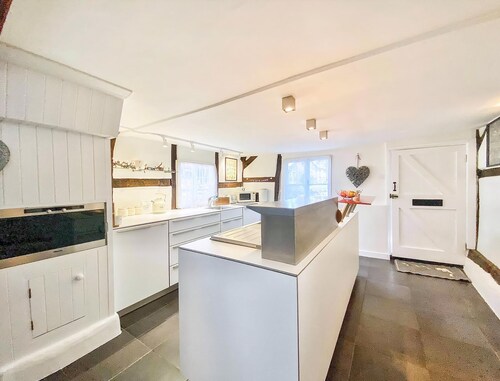 2 bedroom accommodation in Wootton Rivers, near Marlborough