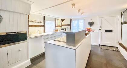 2 bedroom accommodation in Wootton Rivers, near Marlborough