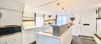 2 bedroom accommodation in Wootton Rivers, near Marlborough