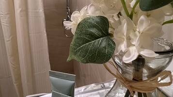 Family Apartment | Bathroom | Shower, rainfall showerhead, free toiletries, hair dryer