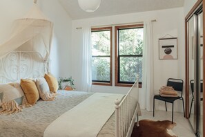 5 bedrooms, iron/ironing board, travel cot, free WiFi