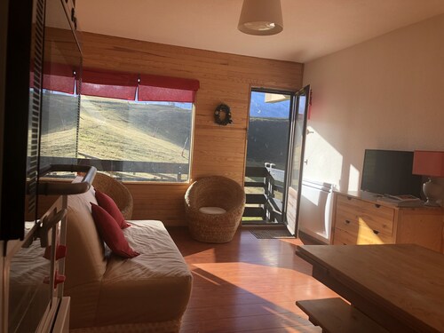 Cocooning studio you will enjoy the breathtaking view of the mountains